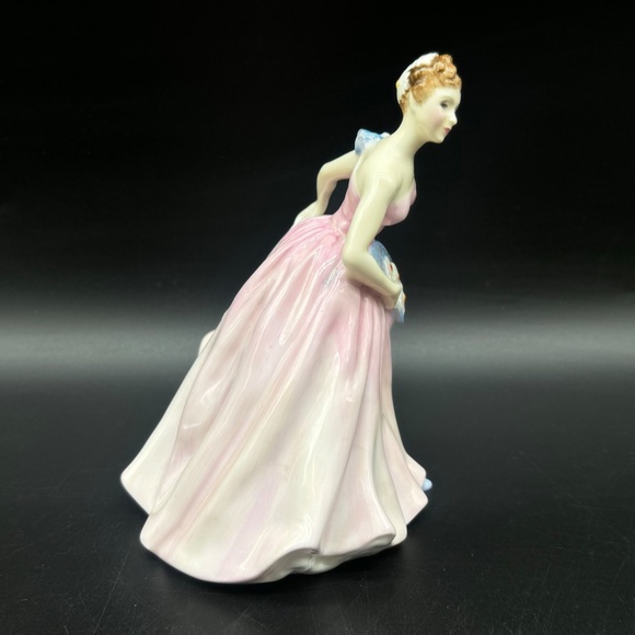 Royal Doulton 1955 Inventation HN 2170 Figurine Bone China England - Picture 4 of 6